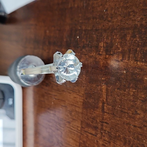 DIAMOND RING BOTTLE STOPPER. - Picture 3 of 3